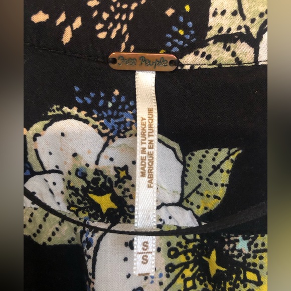 Free People Tunic size small. Floral pattern. Cinches at the waist. - Picture 5 of 5